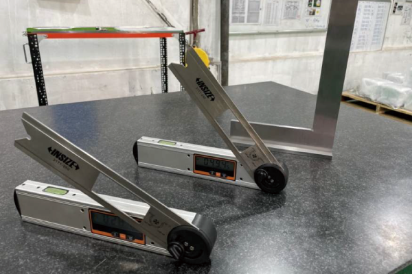 Digital angle meter